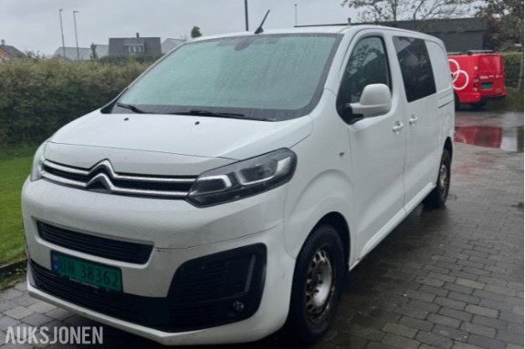 2018 Citroen Jumpy 2.0 122hk 2x skyvedører 3 seter ryggekamera hengerfeste carplay s+v dekk eu ok 02.2028 145730km