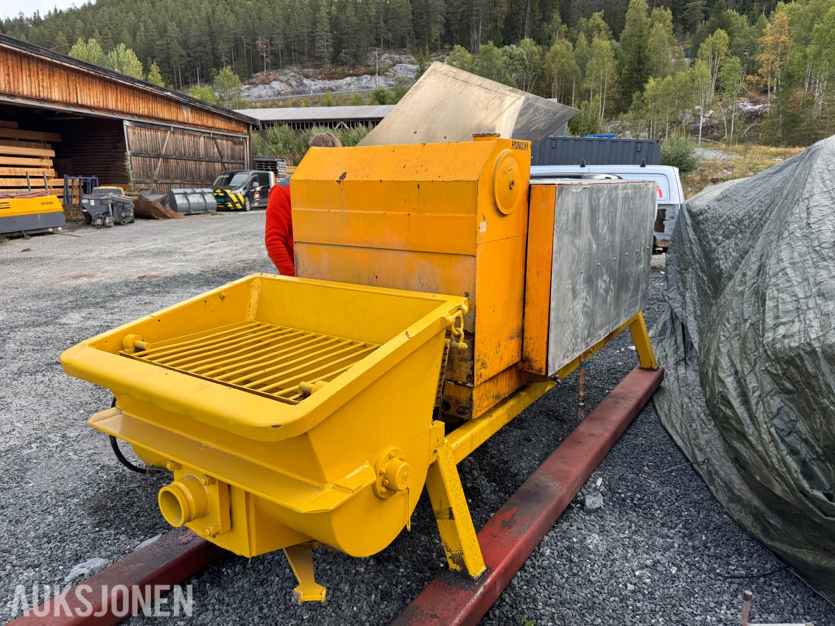 BETONGPUMPE MED DEUTZ DIESELMOTOR