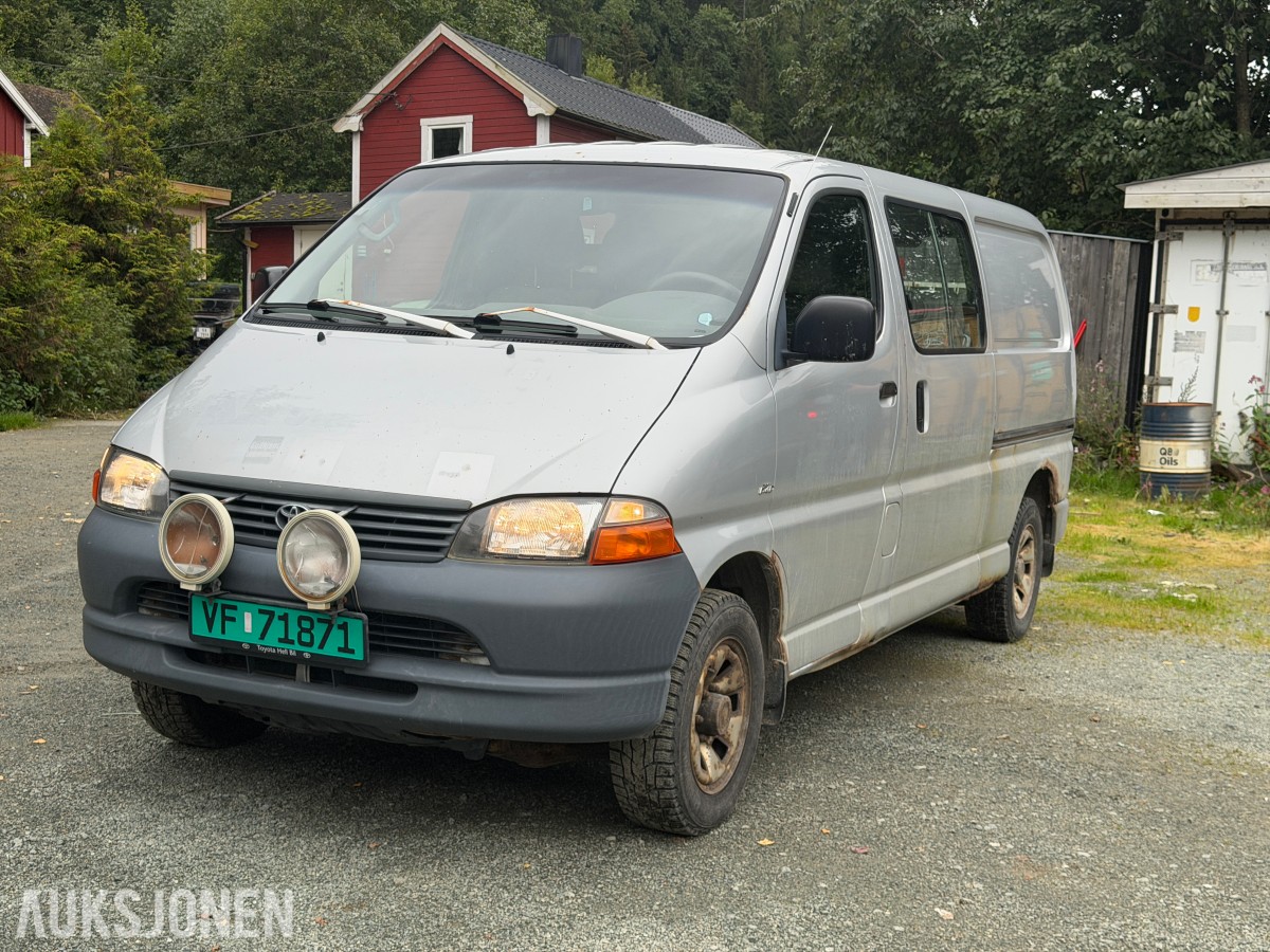 2005 Toyota HIACE 2.5-102 D 4WD - FIREHJULSTREKK - LANG UTGAVE