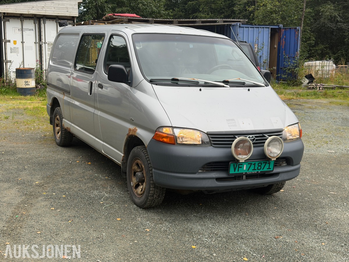 2005 Toyota HIACE 2.5-102 D 4WD - FIREHJULSTREKK - LANG UTGAVE