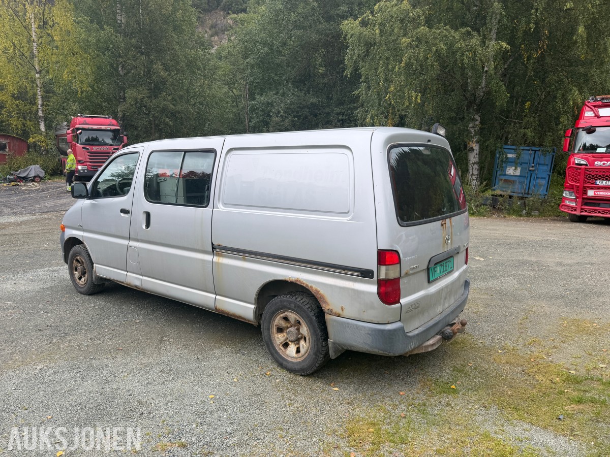 2005 Toyota HIACE 2.5-102 D 4WD - FIREHJULSTREKK - LANG UTGAVE