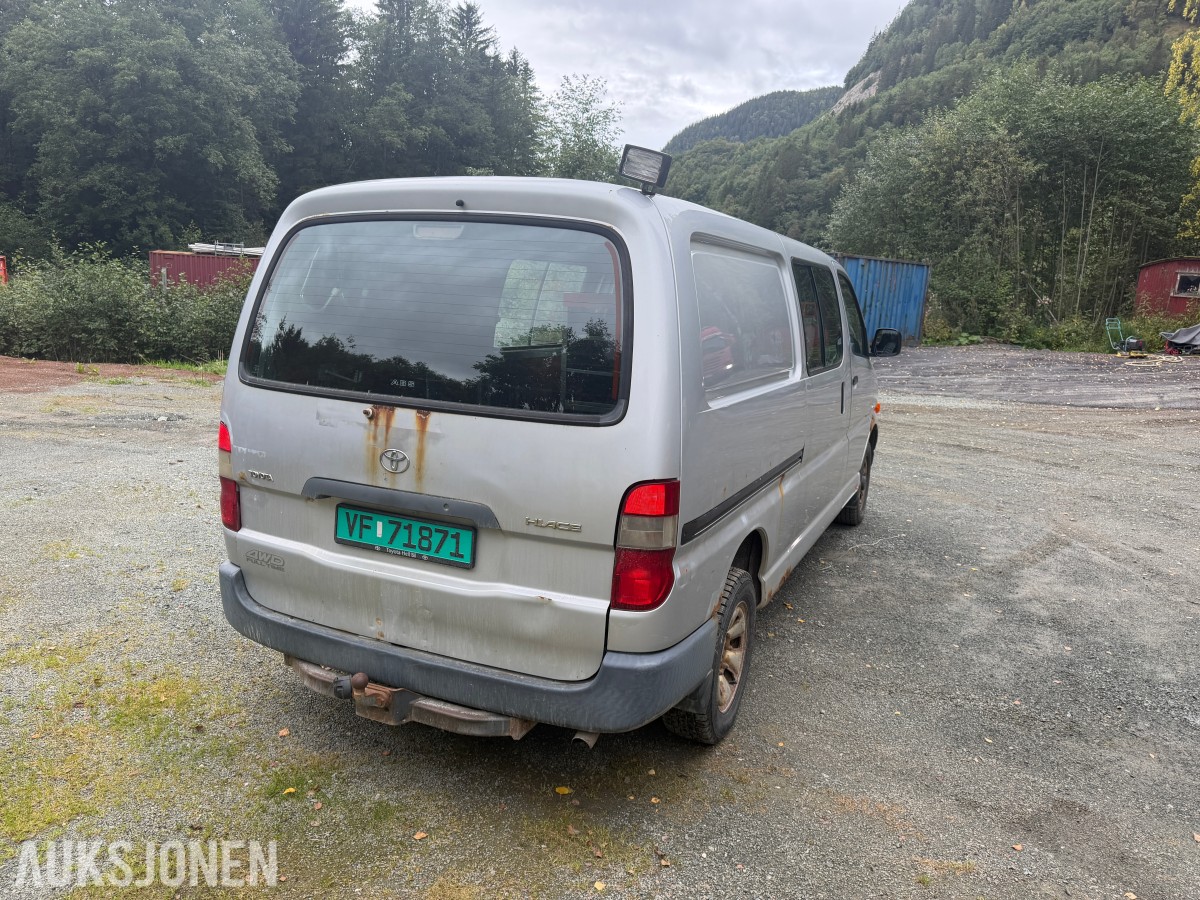 2005 Toyota HIACE 2.5-102 D 4WD - FIREHJULSTREKK - LANG UTGAVE