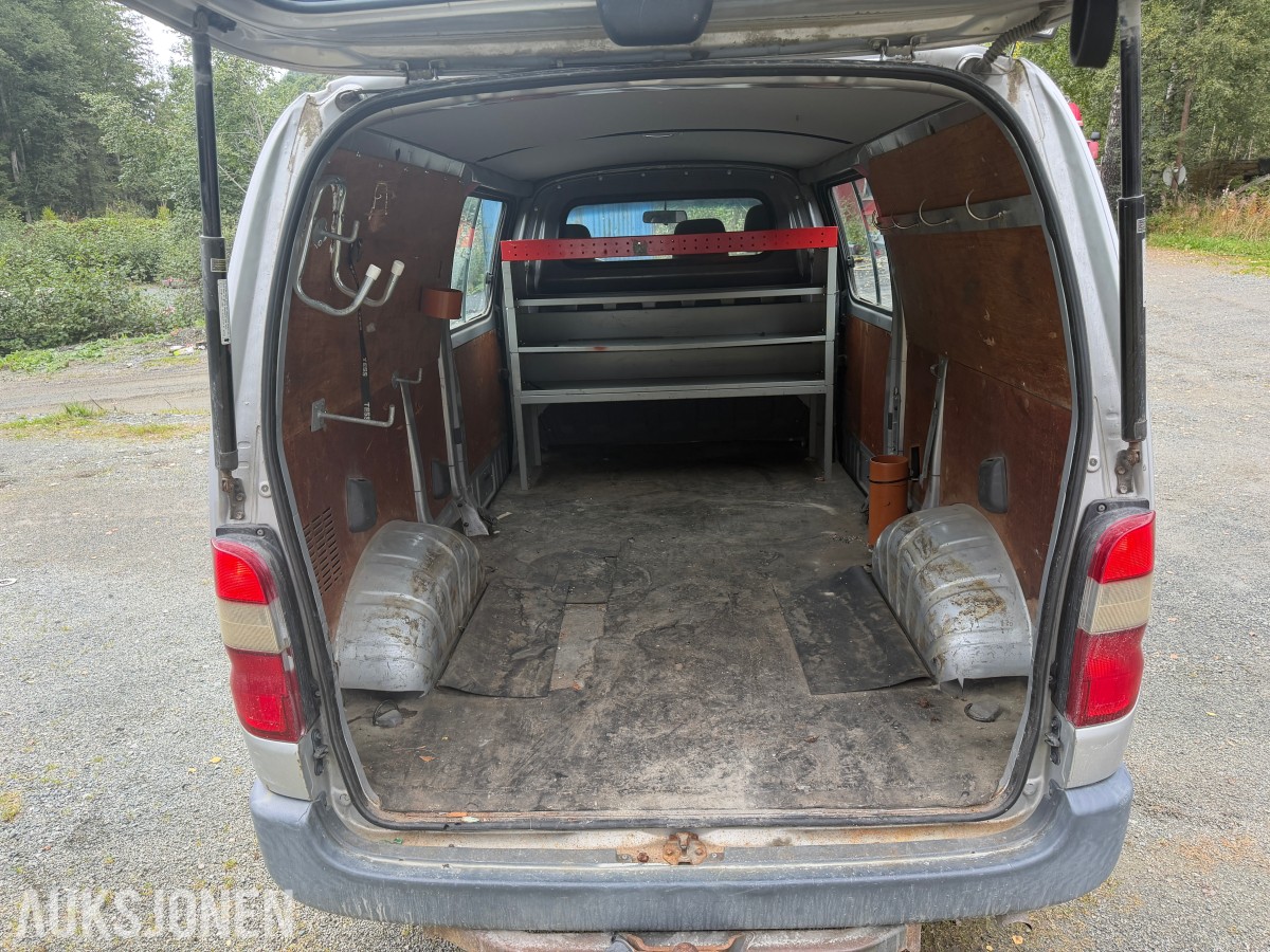 2005 Toyota HIACE 2.5-102 D 4WD - FIREHJULSTREKK - LANG UTGAVE