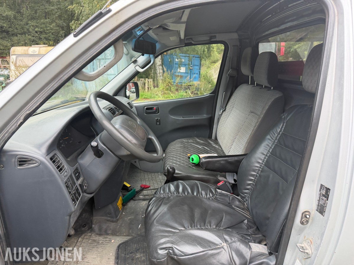 2005 Toyota HIACE 2.5-102 D 4WD - FIREHJULSTREKK - LANG UTGAVE