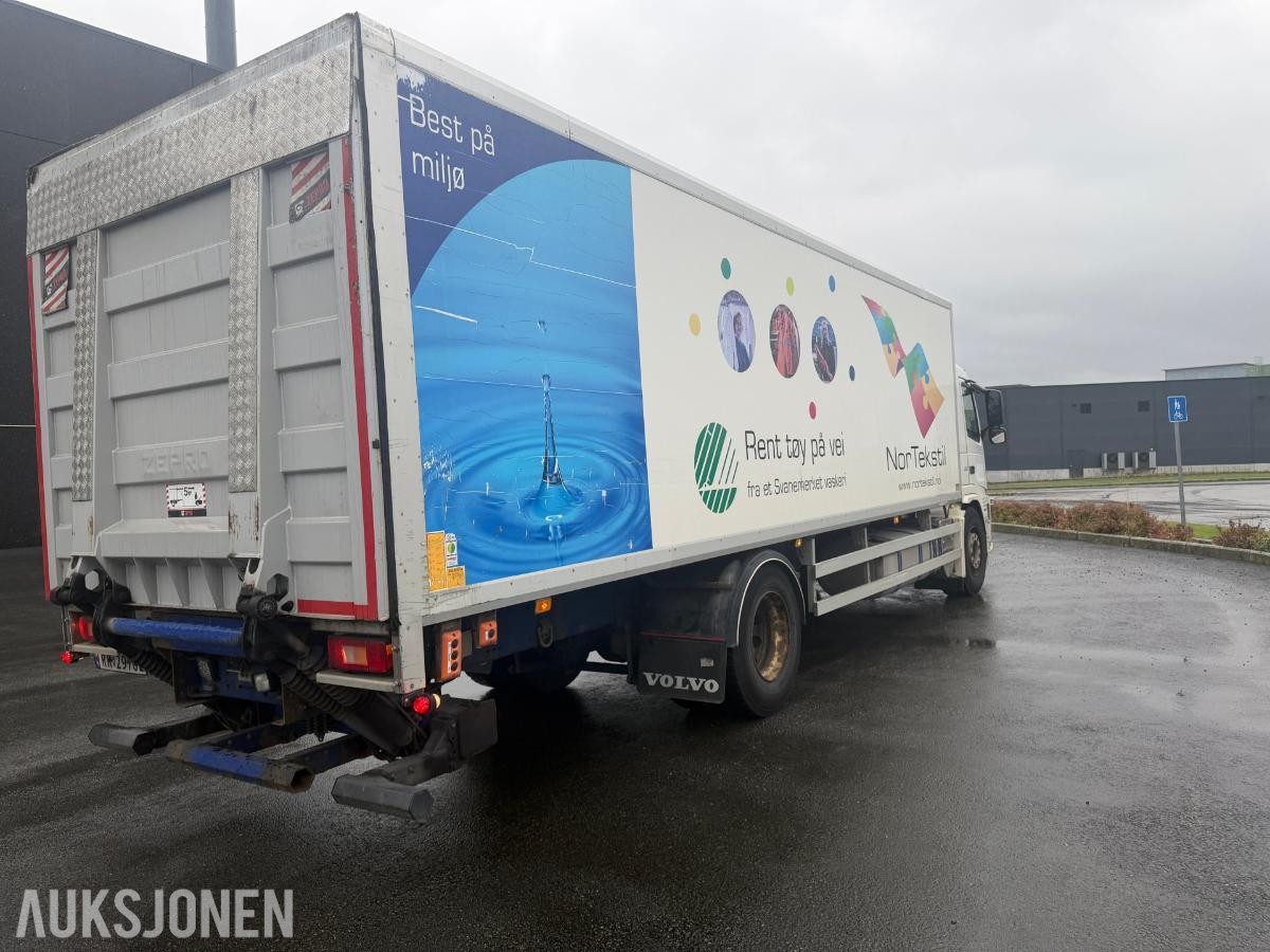 2011 Volvo FM 330 skapbil, Zepro bakløfter 2500 kg