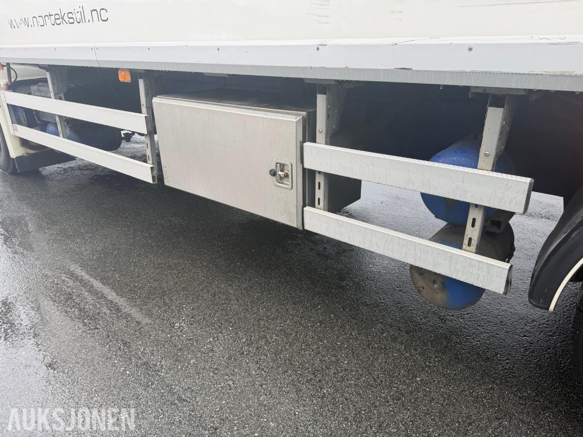 2011 Volvo FM 330 skapbil, Zepro bakløfter 2500 kg