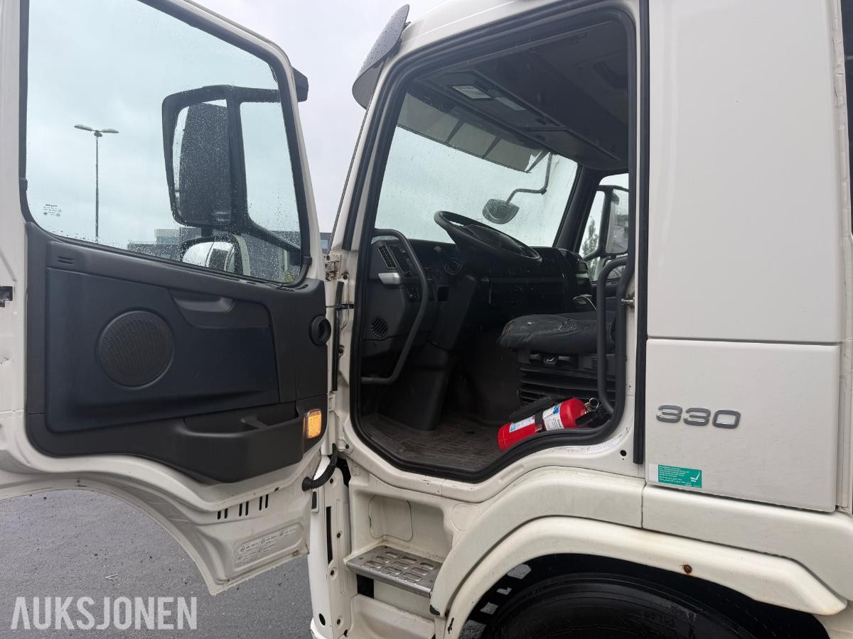 2011 Volvo FM 330 skapbil, Zepro bakløfter 2500 kg