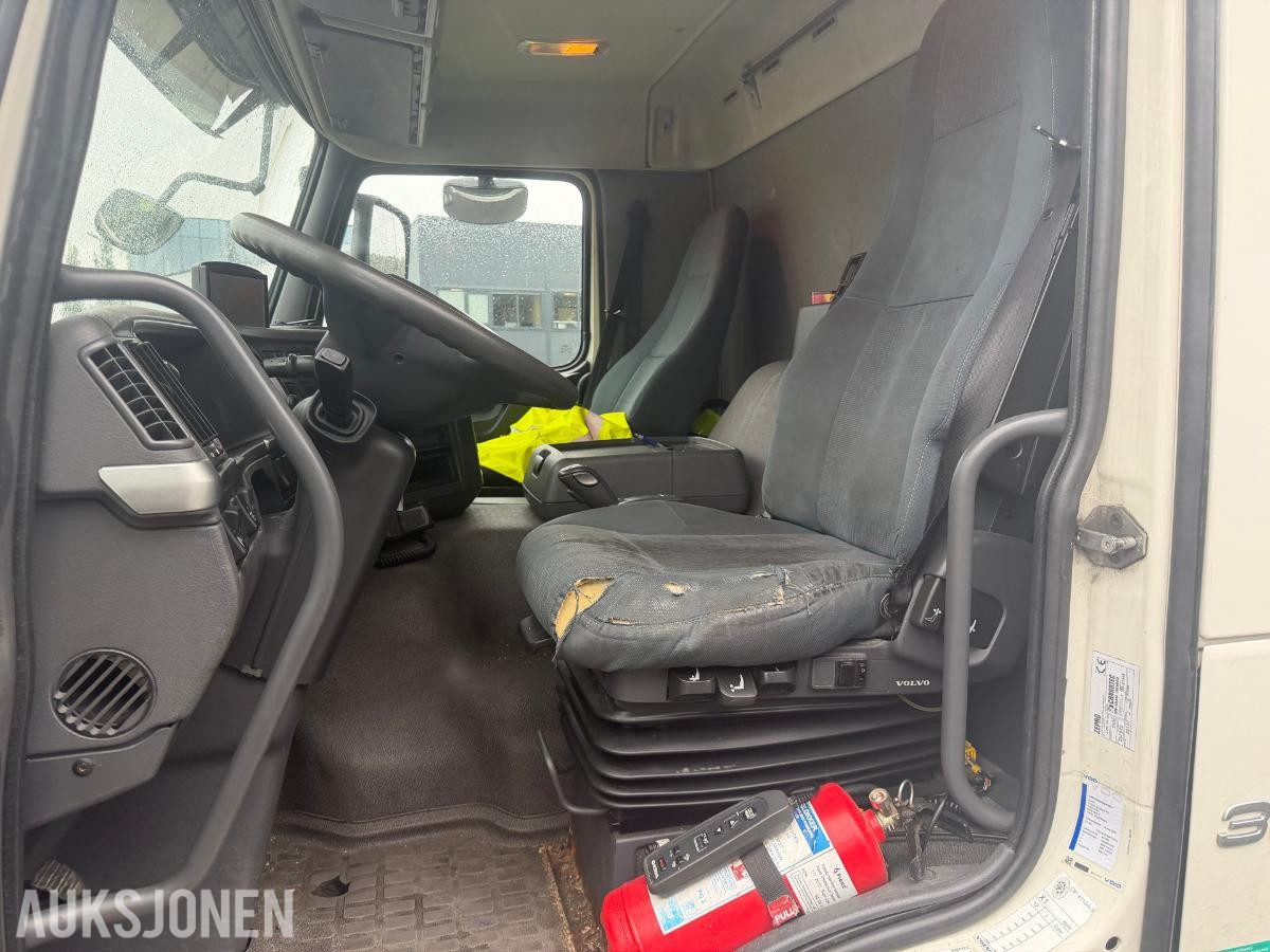 2011 Volvo FM 330 skapbil, Zepro bakløfter 2500 kg