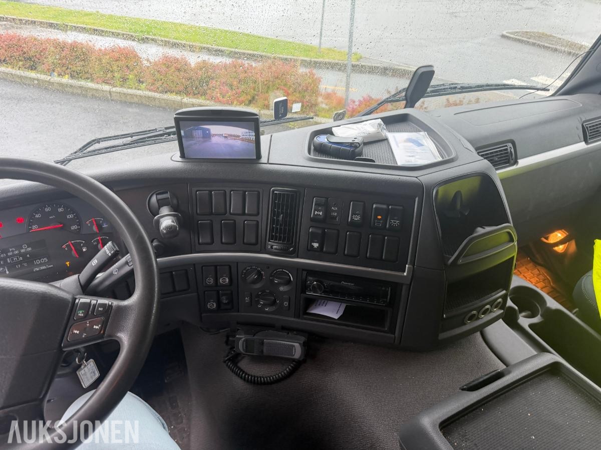 2011 Volvo FM 330 skapbil, Zepro bakløfter 2500 kg
