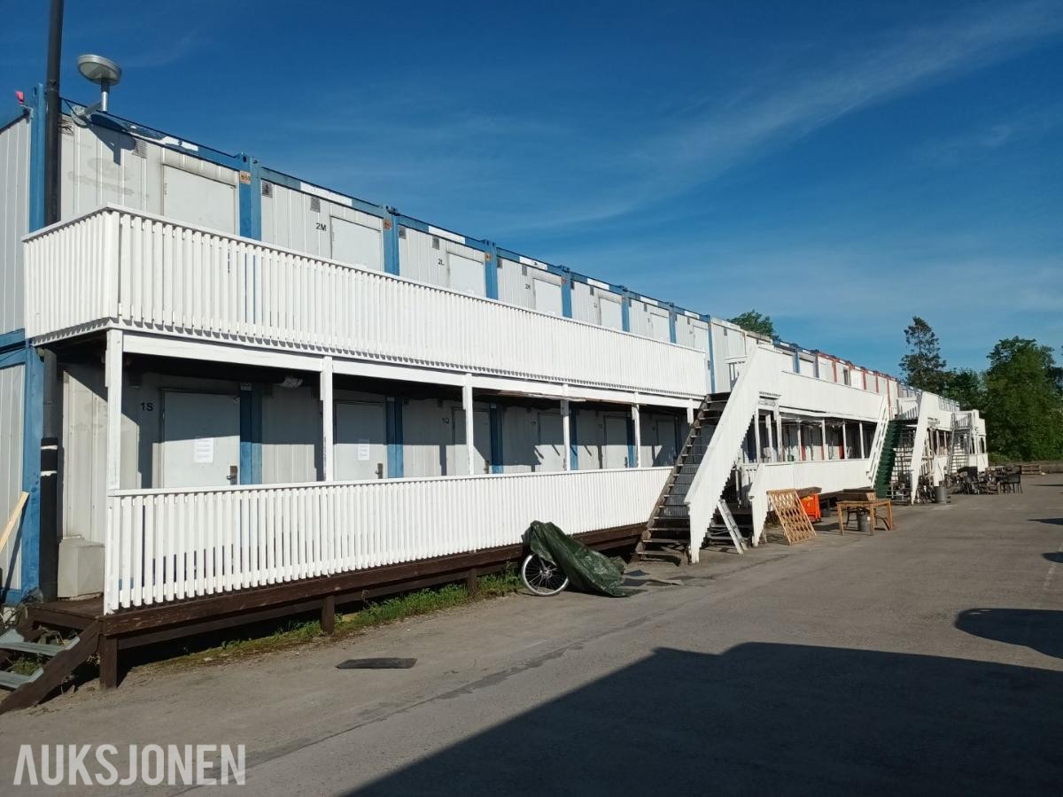 Container vaskerom med vaskemaskiner og tørketromler