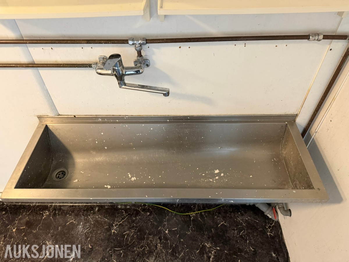 Container vaskerom med vaskemaskiner og tørketromler