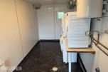 Container vaskerom med vaskemaskiner og tørketromler