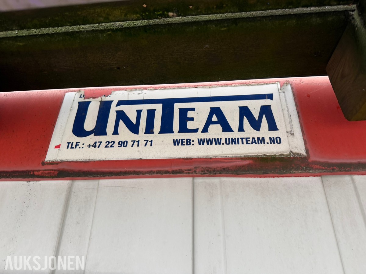 3 containerbrakker med 2 hybler og separate soverom