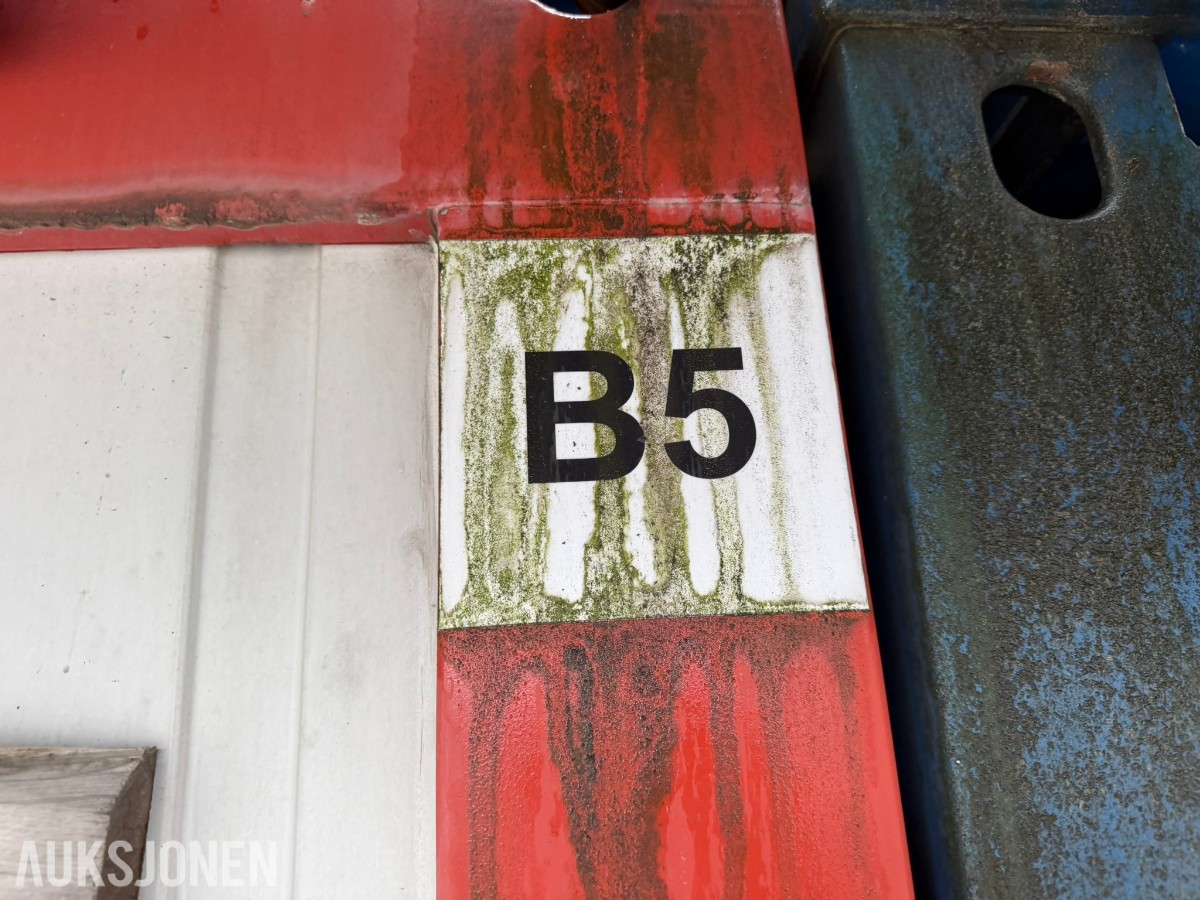 3 containerbrakker med 2 hybler og separate soverom