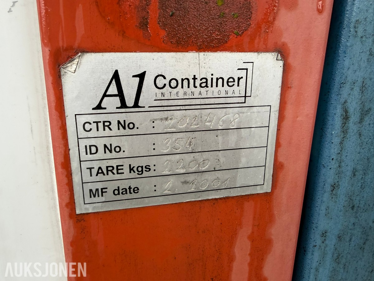 3 containerbrakker med 2 hybler og separate soverom