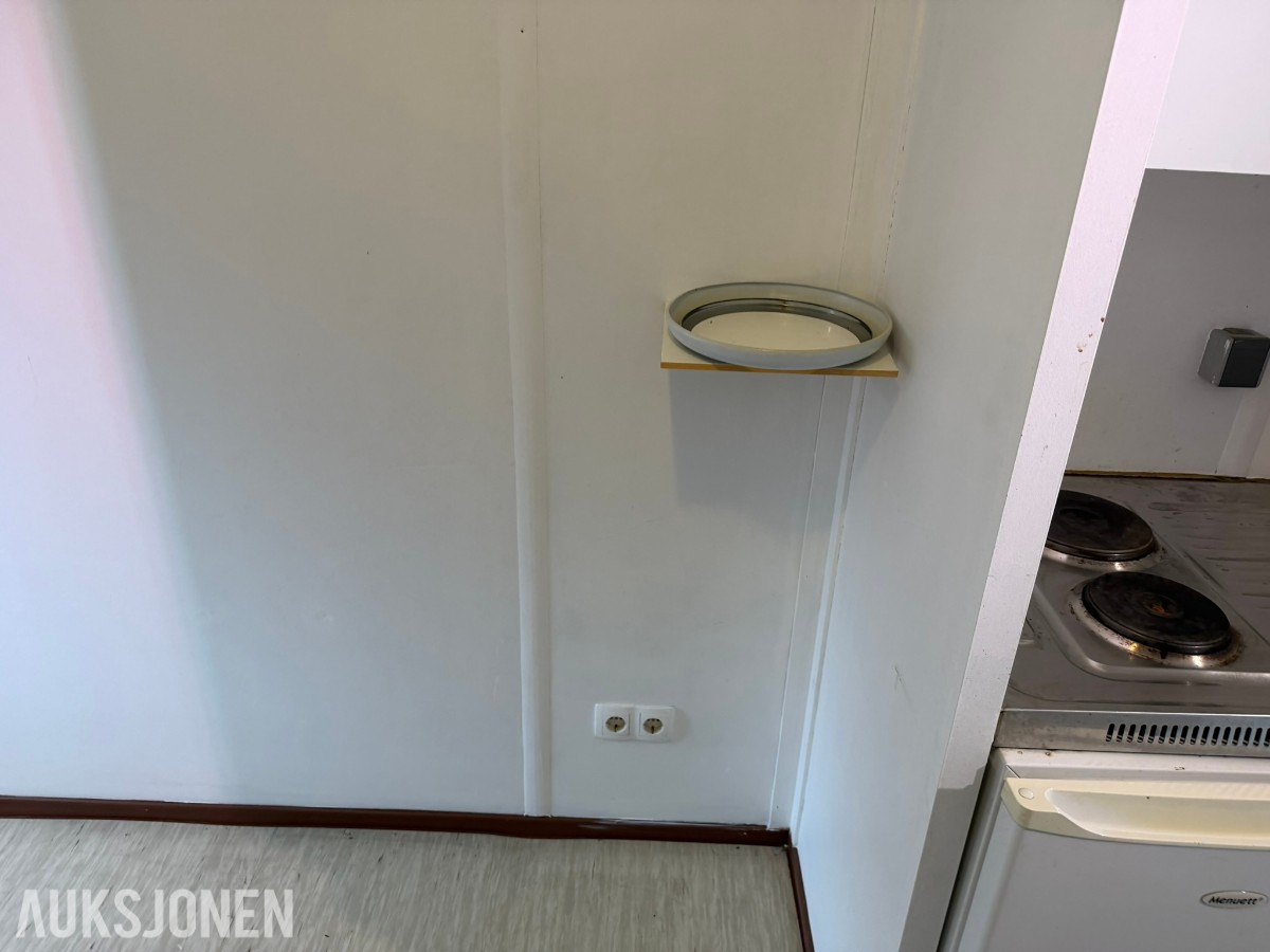3 containerbrakker med 2 hybler og separate soverom