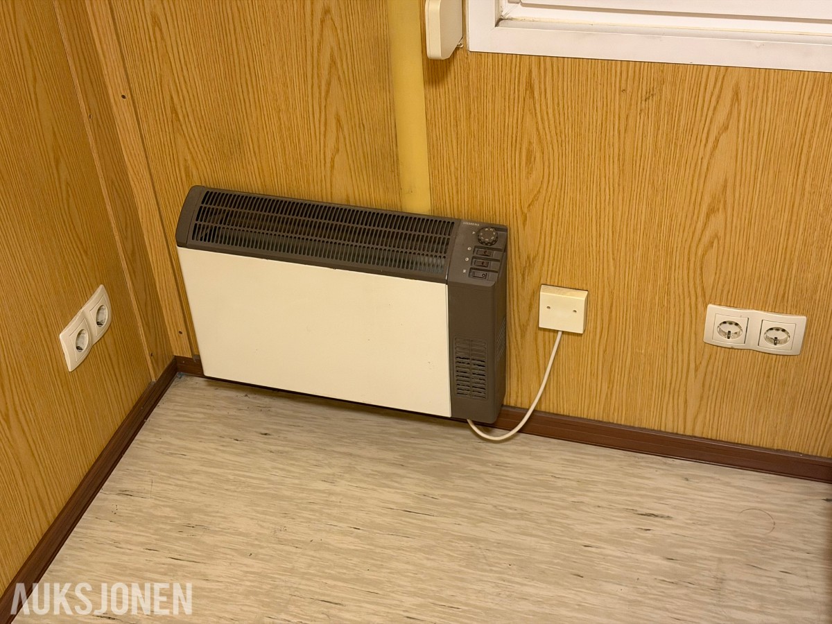 3 containerbrakker med 2 hybler og separate soverom