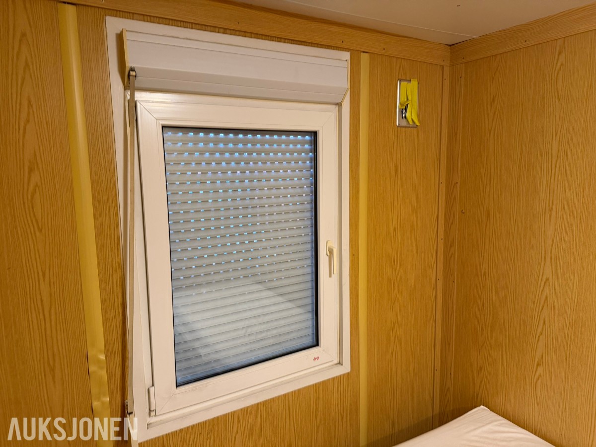 3 containerbrakker med 2 hybler og separate soverom