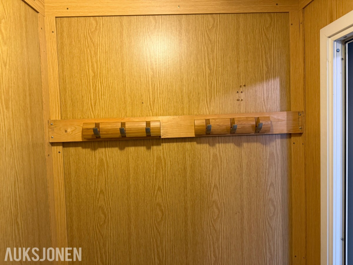 3 containerbrakker med 2 hybler og separate soverom