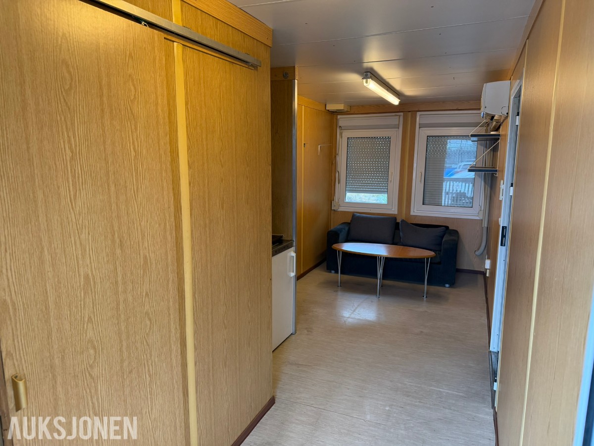 3 containerbrakker med 2 hybler og separate soverom