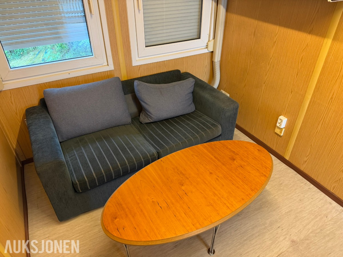 3 containerbrakker med 2 hybler og separate soverom