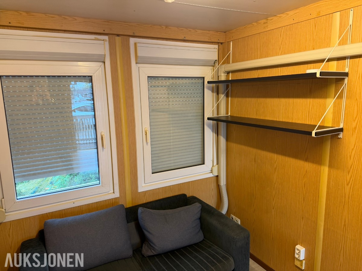 3 containerbrakker med 2 hybler og separate soverom