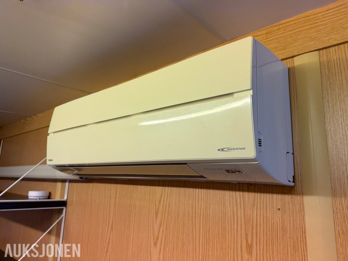 3 containerbrakker med 2 hybler og separate soverom