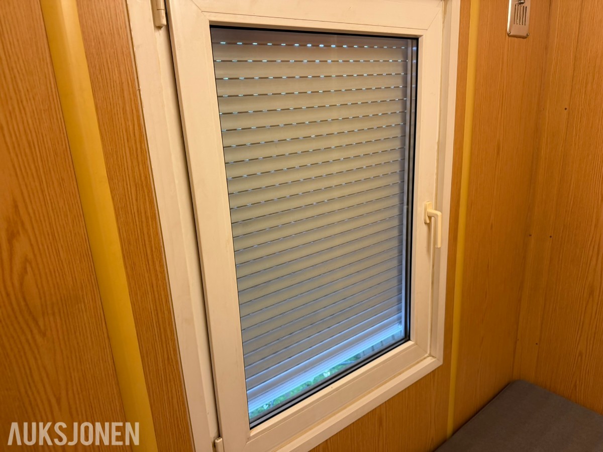 3 containerbrakker med 2 hybler og separate soverom