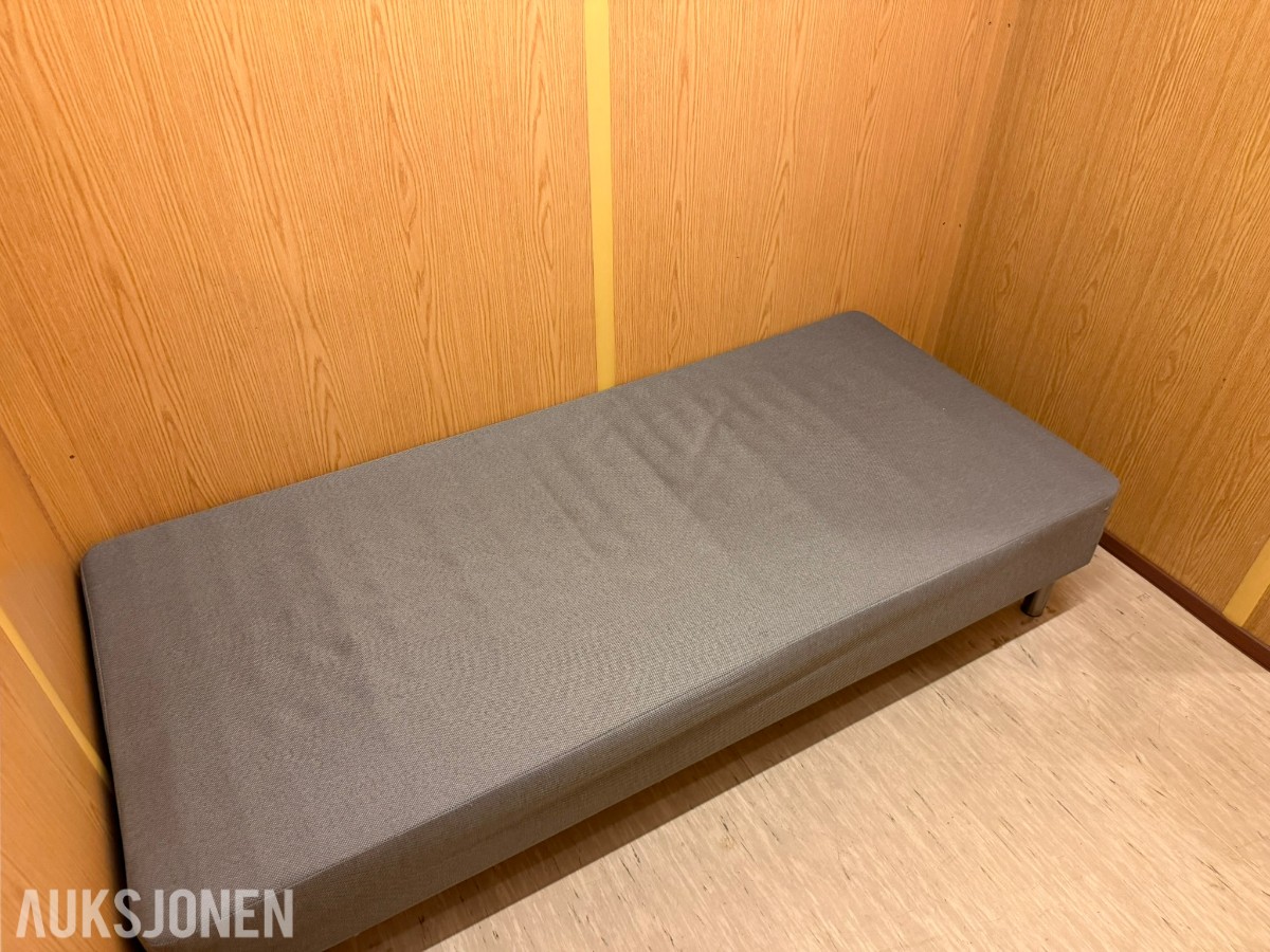 3 containerbrakker med 2 hybler og separate soverom