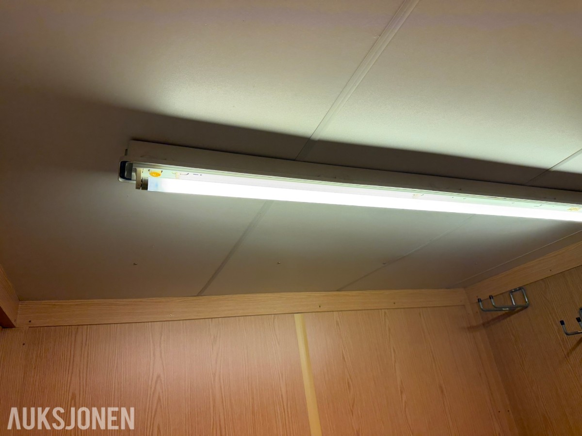 3 containerbrakker med 2 hybler og separate soverom