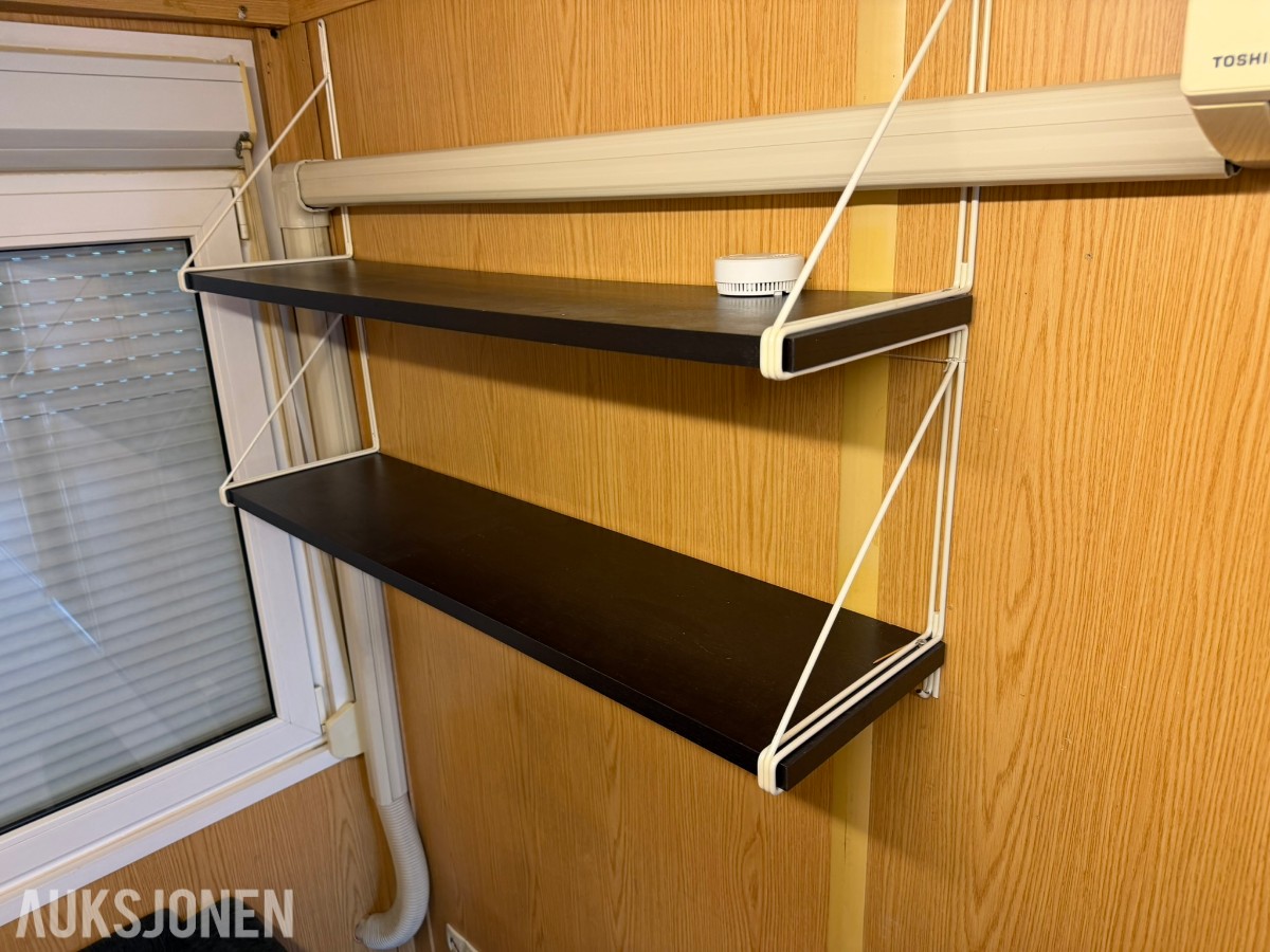 3 containerbrakker med 2 hybler og separate soverom