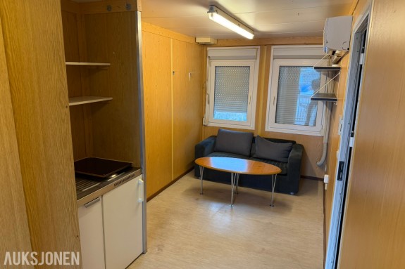 3 containerbrakker med 2 hybler og separate soverom