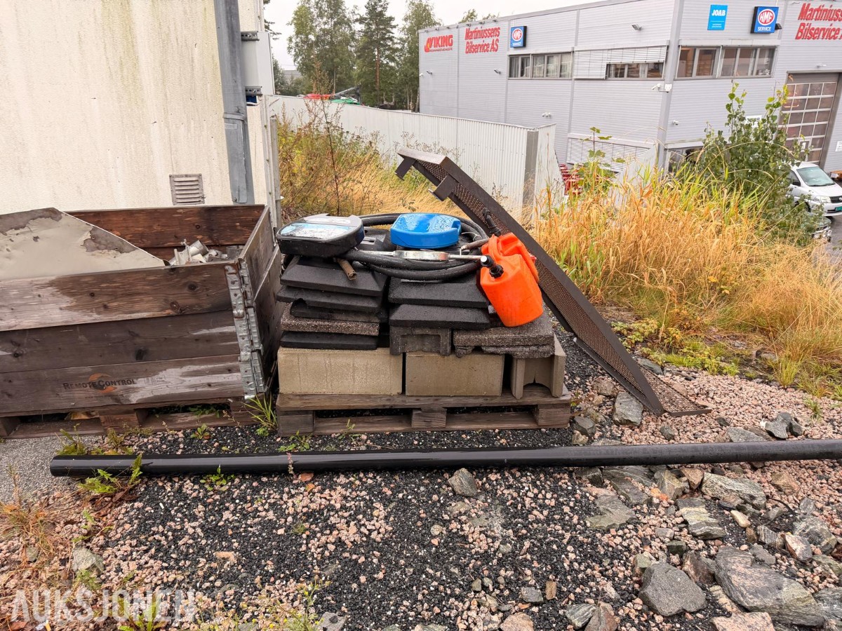 Diverse betongføtter, gummiføtter og utstyr