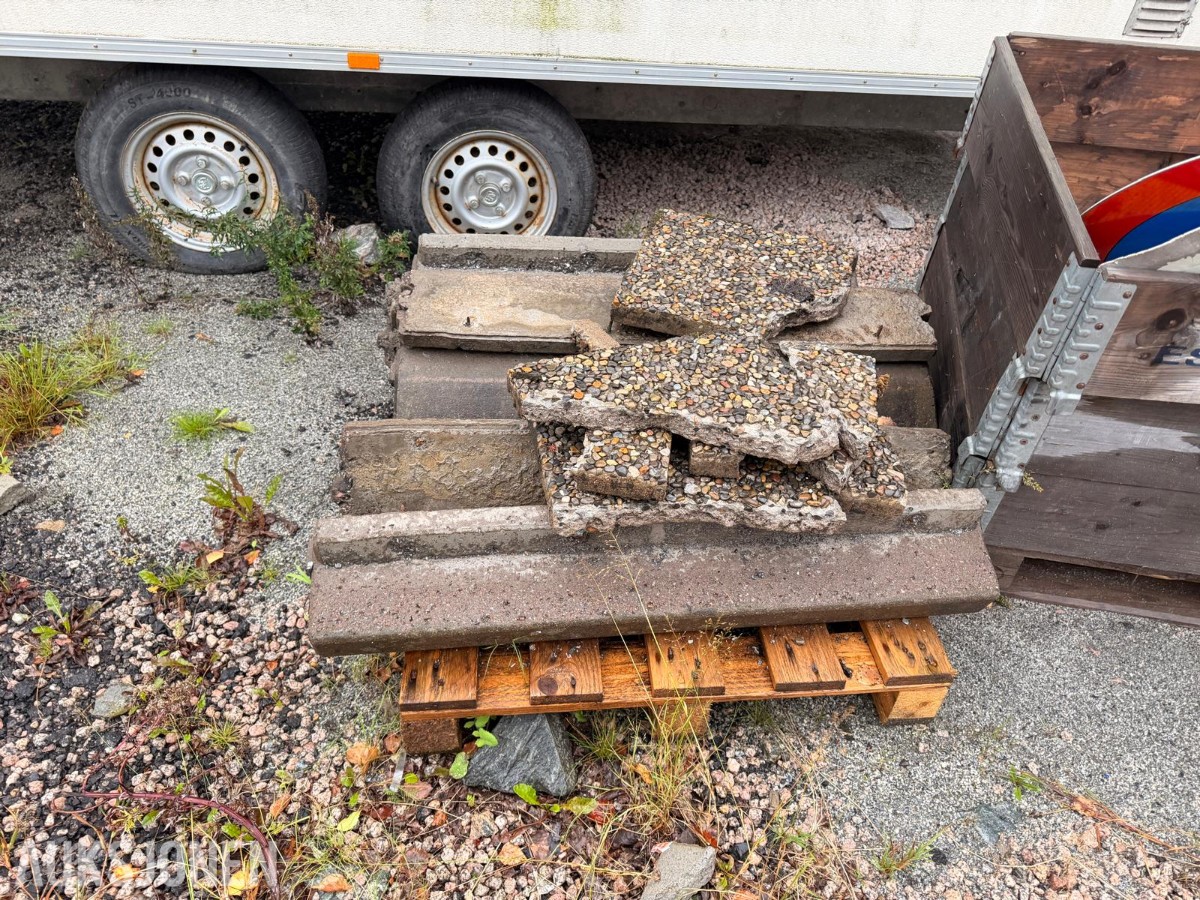 Diverse betongføtter, gummiføtter og utstyr