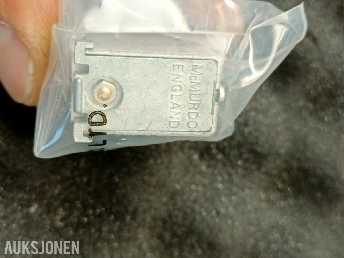Parti med McMurdo industri/elektronikk kontakter (NOS) - kasse