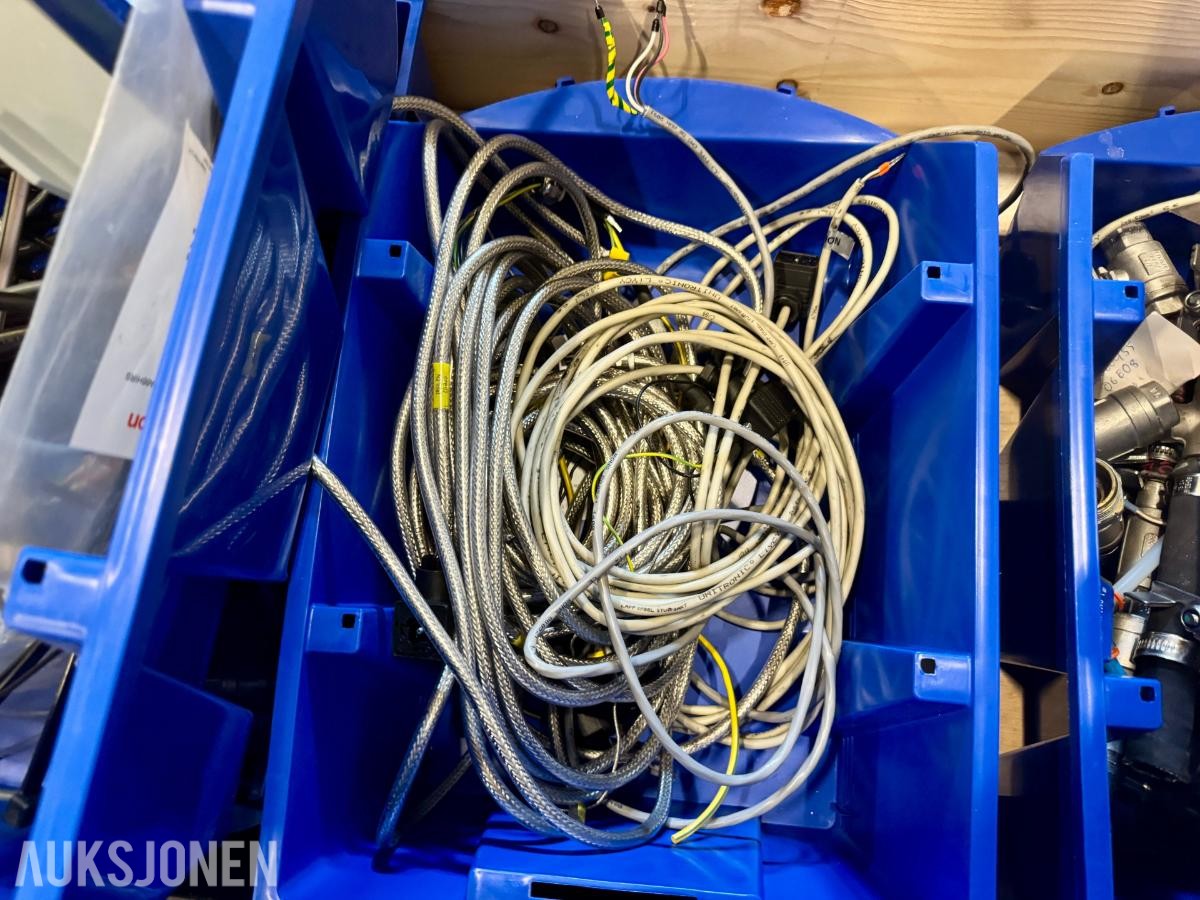 Palle med ventiler - sensorer - kabler & instrumentering