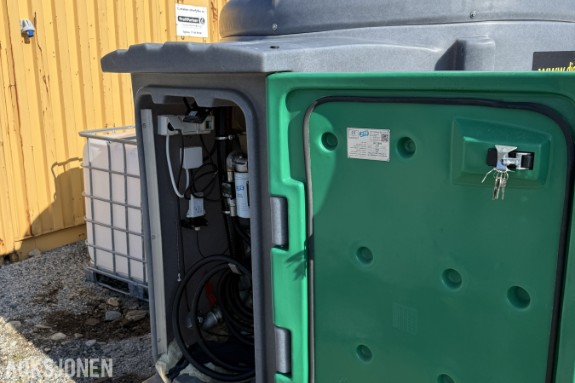 2022 JFC 2500L ADR Dieseltank med ca 1500L farget diesel