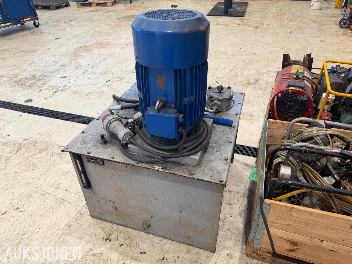 Hydraulikkaggregat med elektromotor og tank
