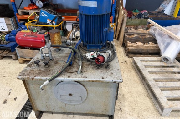 Hydraulikkaggregat med elektromotor og tank