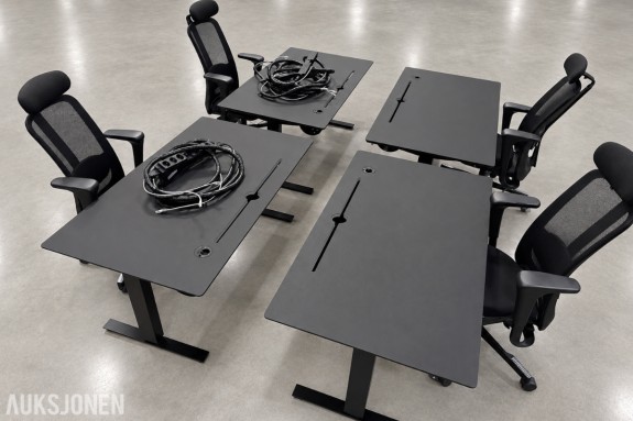 4 stk HÅG SoFi 7500 kontorstoler med 4 stk Swedstyle elektriske hev-/senk skrivebord 140 × 80 cm