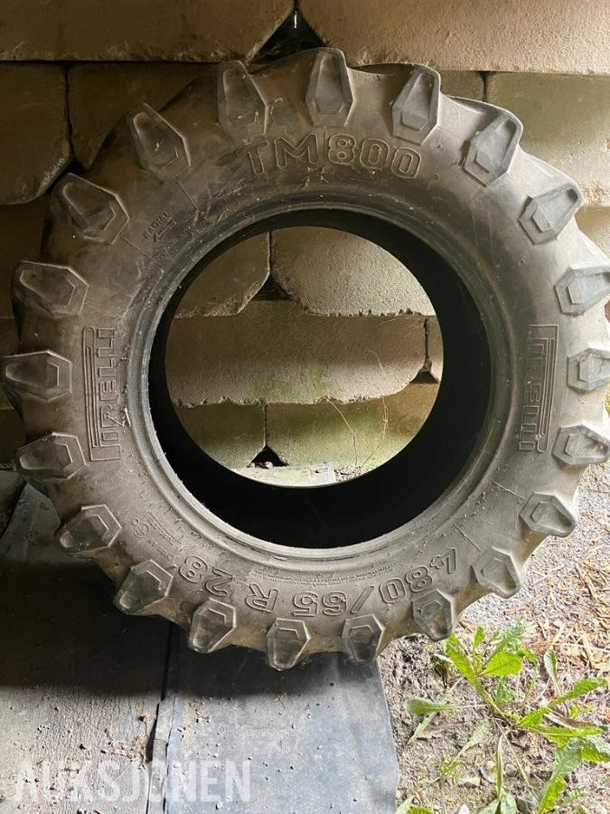 2003 Pirelli TM800   480/65R28 traktordekk - ingen minstepris