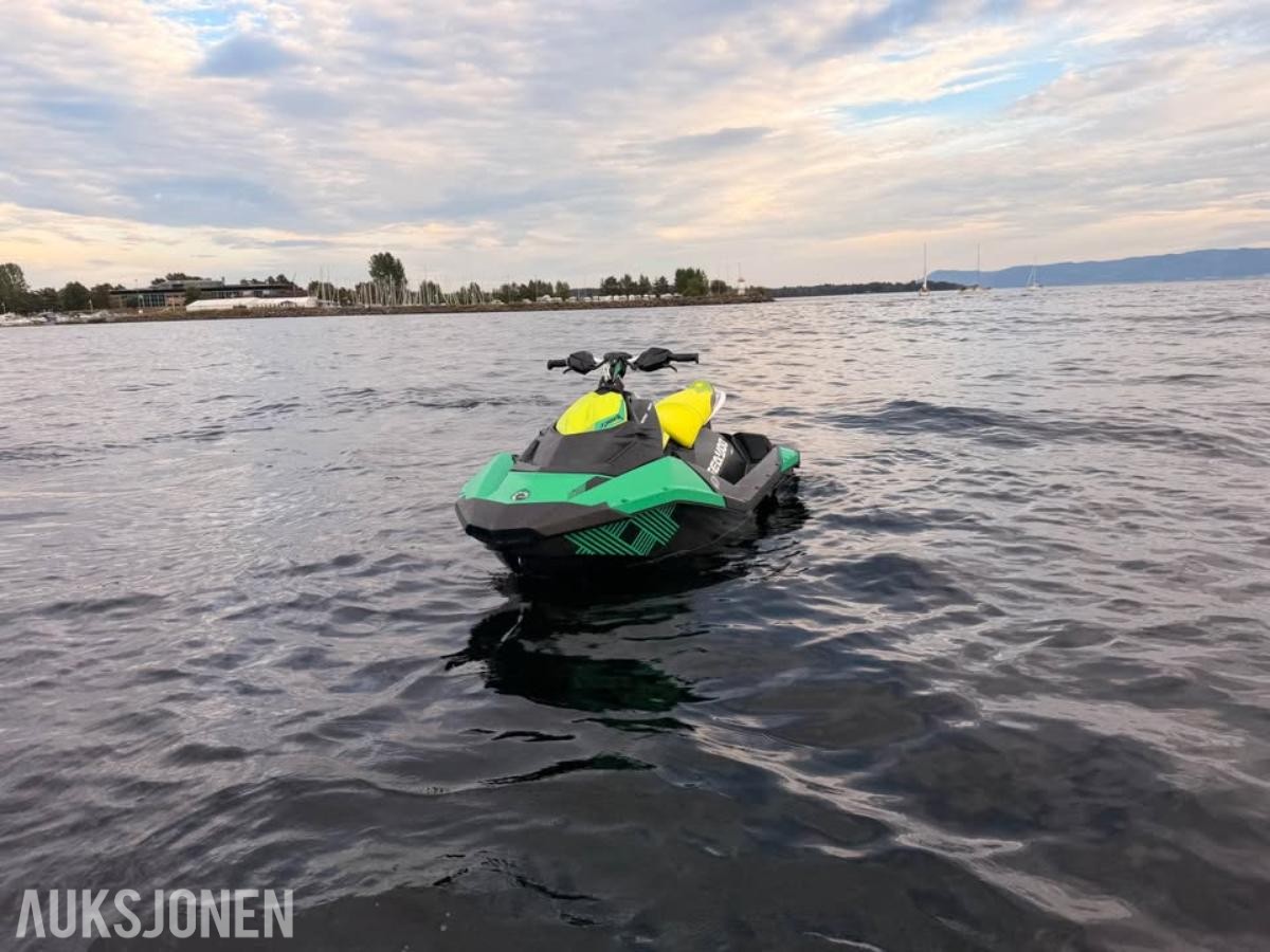 2019 SeaDoo Spark Trixx vannscooter med henger