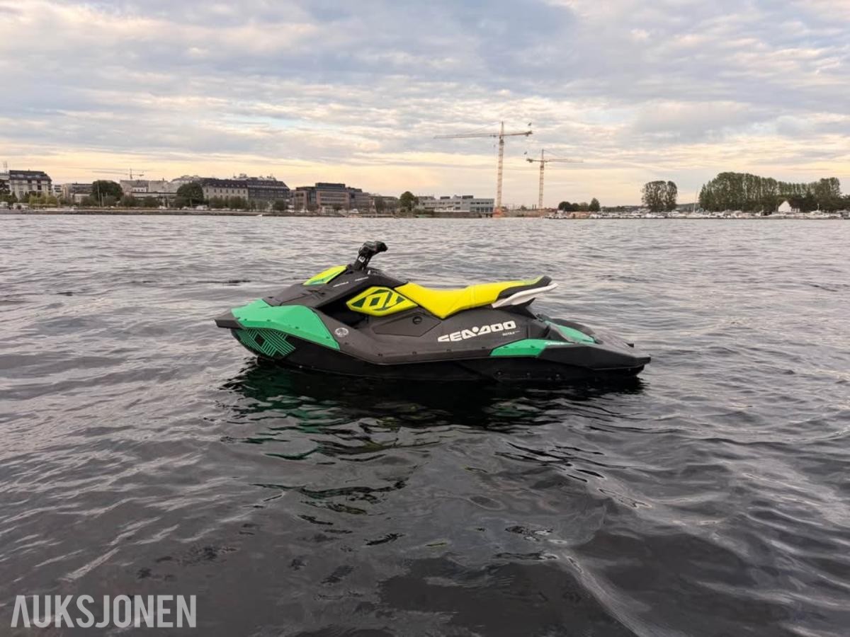 2019 SeaDoo Spark Trixx vannscooter med henger