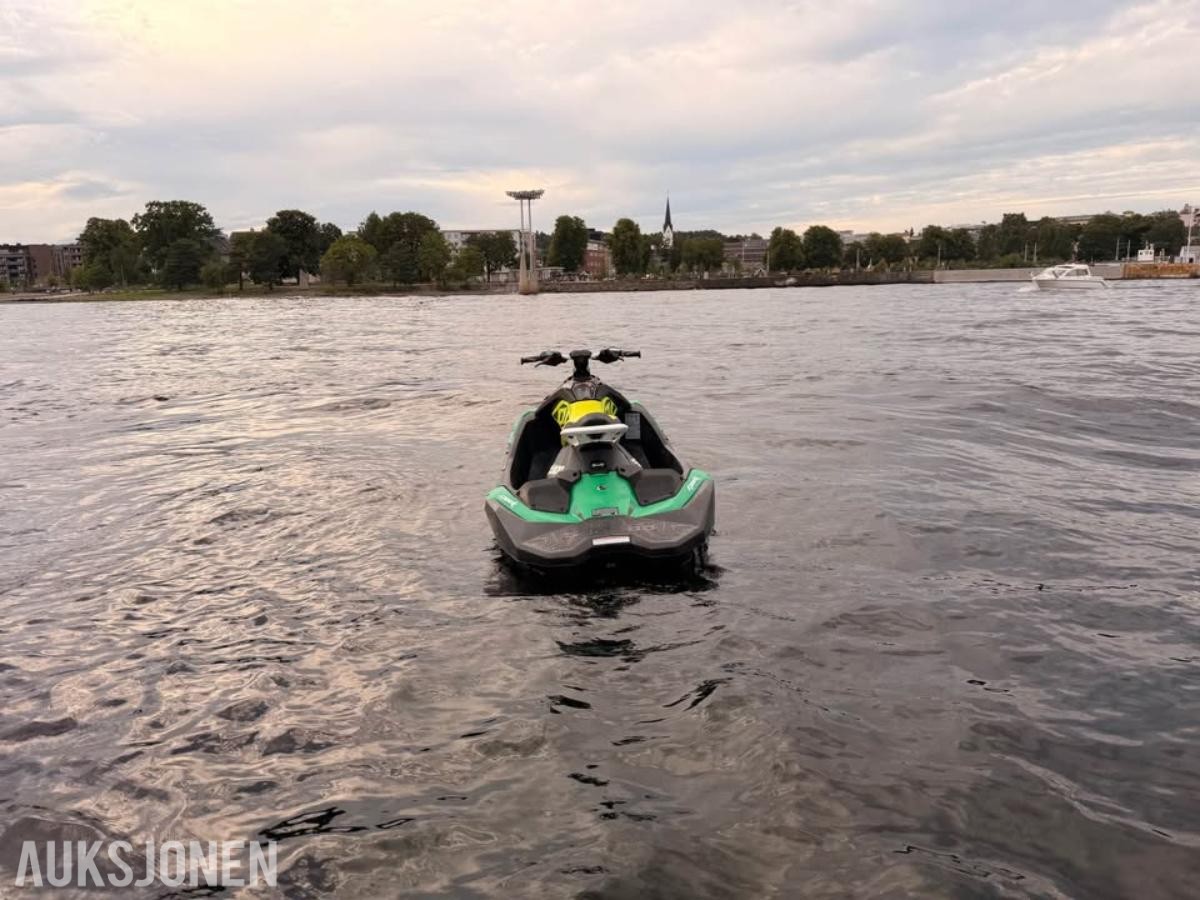 2019 SeaDoo Spark Trixx vannscooter med henger