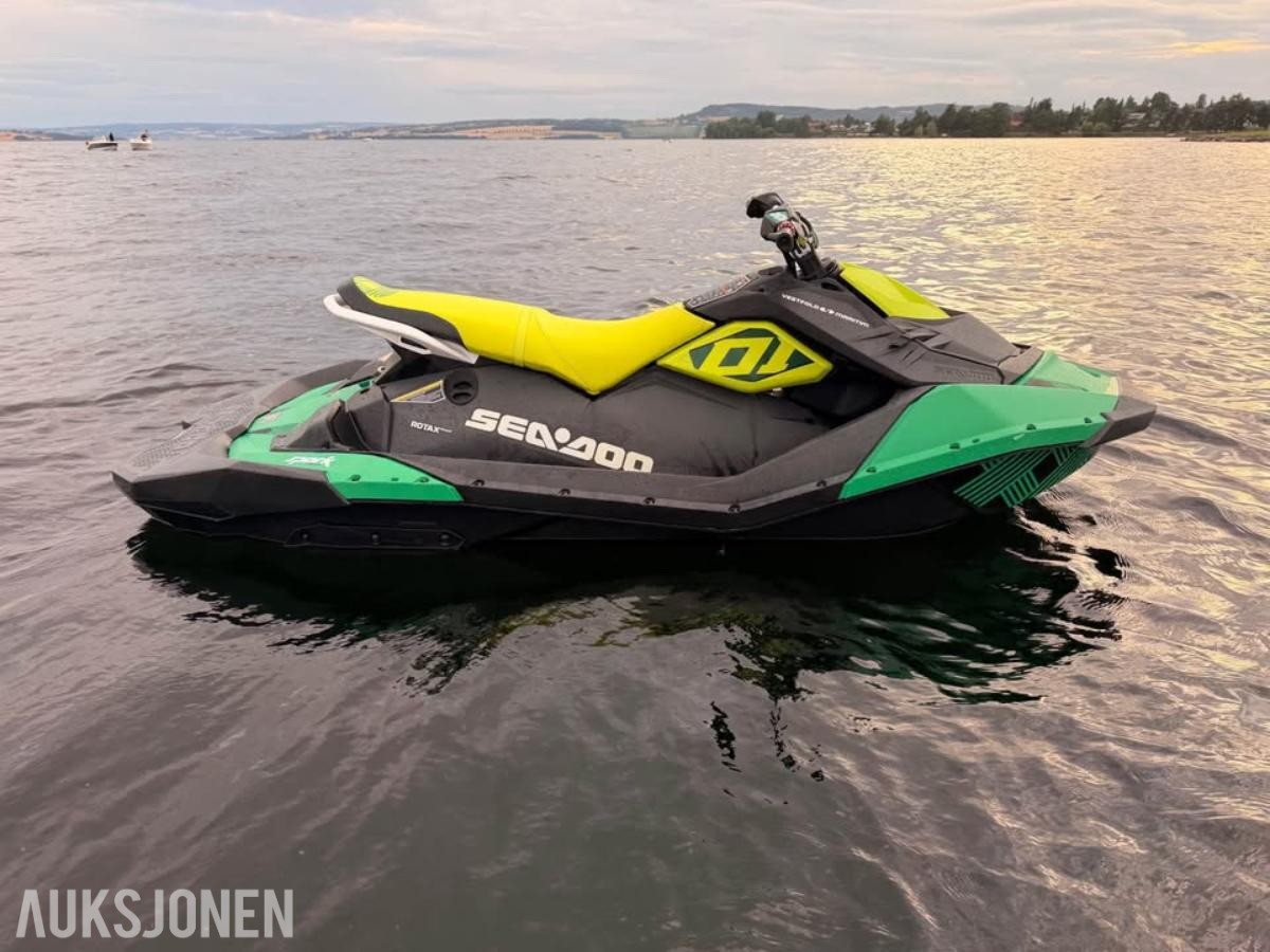 2019 SeaDoo Spark Trixx vannscooter med henger