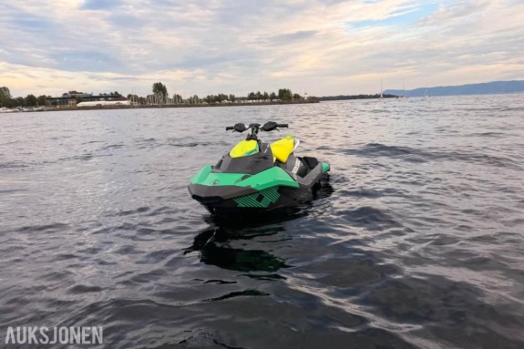 2019 SeaDoo Spark Trixx vannscooter med henger