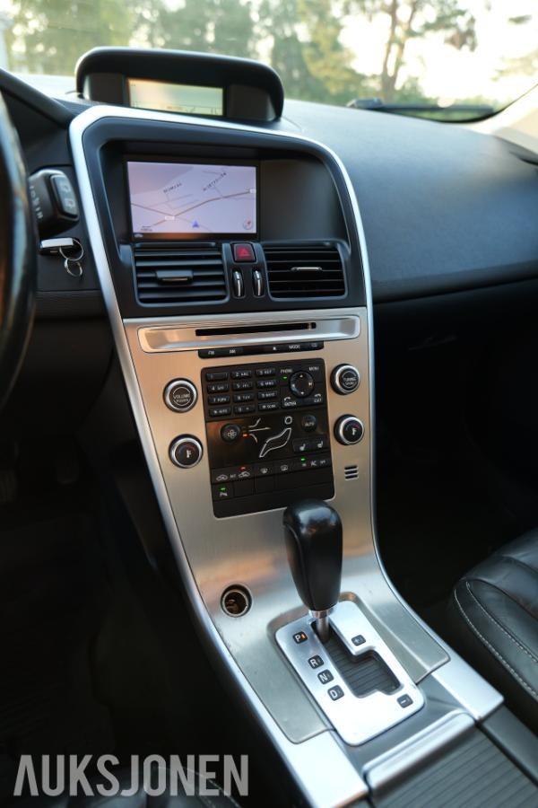 2010 Volvo XC 60 2.4 D5 175HK AUTOMAT, SKINN, HENGERFESTE