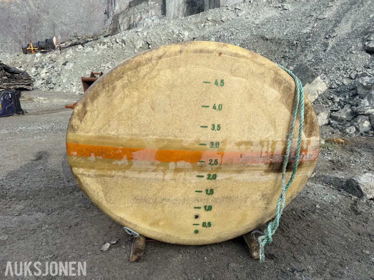 Glassfibertank med kapasitet på 5.000 liter