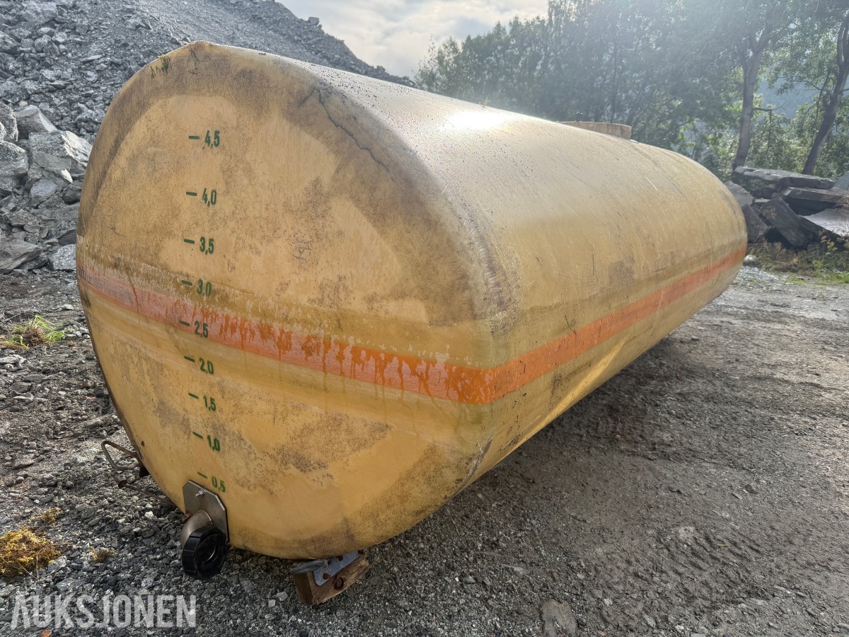 Glassfibertank med kapasitet på 5.000 liter