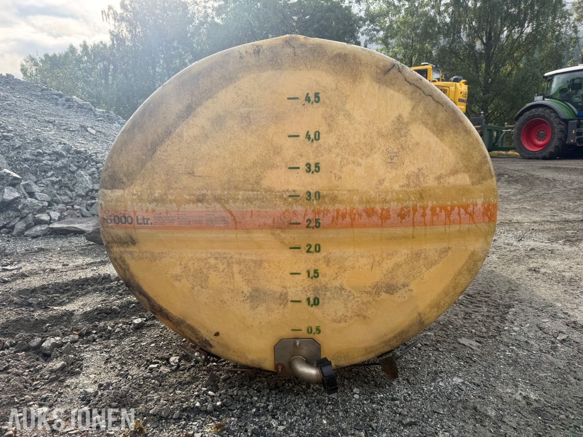 Glassfibertank med kapasitet på 5.000 liter